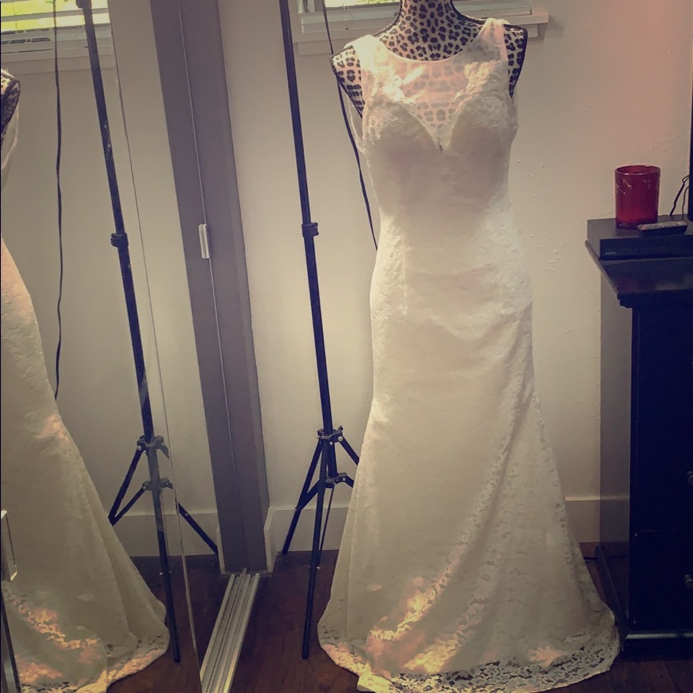 Wedding 👰 Dress Off White Lace